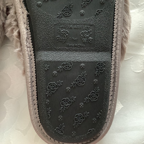 Laura Ashley memory foam New grey slippers size small 5-6 - Picture 5 of 6